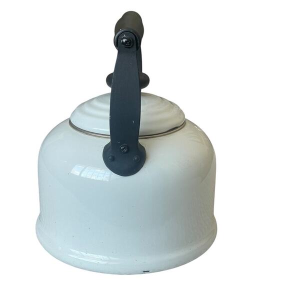 Le Creuset 2.1 Litre/2.2 Quart White/Ivory Tea Pot - Picture 3 of 16